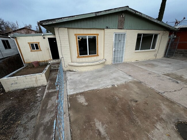 property at 286 W Kino St