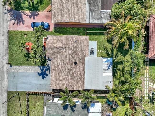 1210 Skylark Ln in Lantana, FL - Building Photo - Building Photo