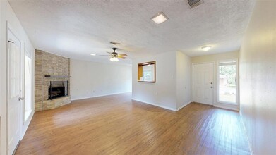 2812 Adrienne Dr in College Station, TX - Building Photo - Building Photo