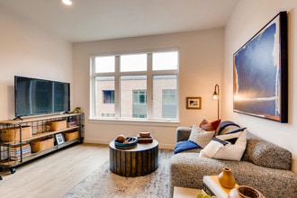 Holm at Sellwood in Portland, OR - Foto de edificio - Building Photo