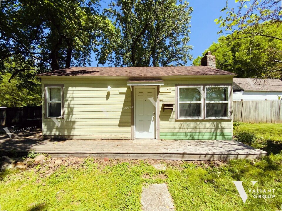 1313 S Jefferson Ave-Unit -1313 S Jefferson Ave -Studio in Springfield, MO - Building Photo