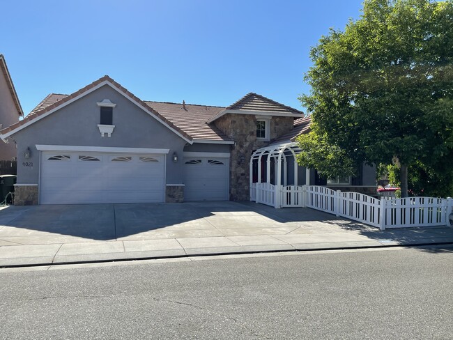 4021 Rancho Mesa Ct