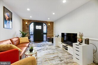 919 Eastern Ave in Baltimore, MD - Building Photo - Building Photo