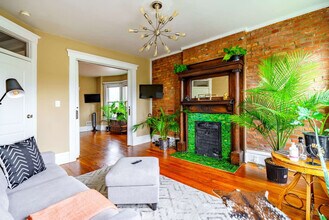 621 Dennison Ave in Columbus, OH - Foto de edificio - Building Photo