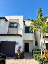 405 NE 208th Terrace in North Miami Beach, FL - Building Photo
