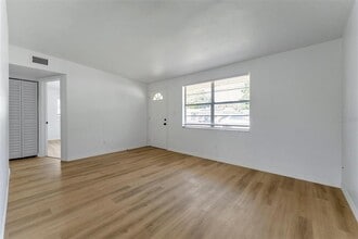 11134 Harding Dr in Port Richey, FL - Building Photo - Building Photo