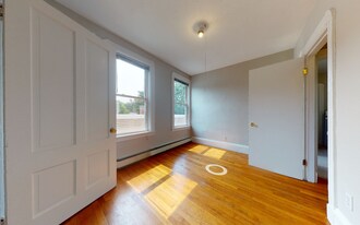 558 Green St, Unit 3PH in Cambridge, MA - Building Photo