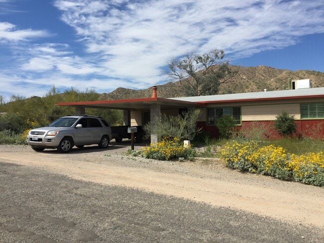 property at 9 N Rosedale Ave