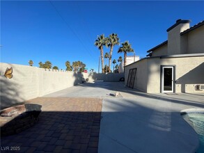 5311 Annie Oakley Dr in Las Vegas, NV - Building Photo - Building Photo