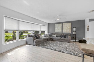 9956 Dahlia Ave in Palm Beach Gardens, FL - Foto de edificio - Building Photo