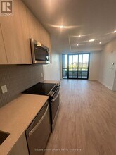 720 Whitlock Ave in Milton, ON - Building Photo - Building Photo