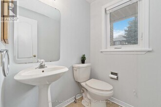 1904 Summerfields Crescent in Ottawa, ON - Building Photo - Building Photo