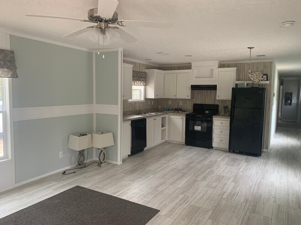 154 NW Alpata Ct, Unit 8 in Lake City, FL - Foto de edificio