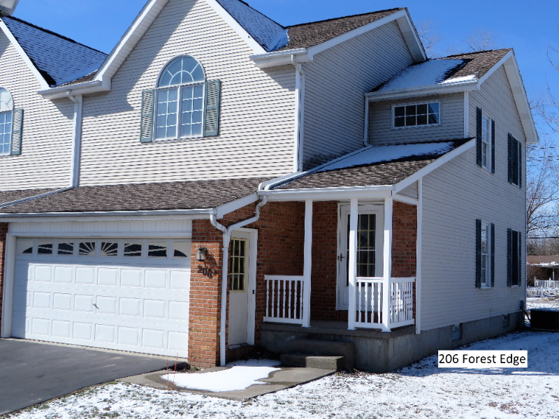 206 Forest Edge Dr in East Amherst, NY - Building Photo