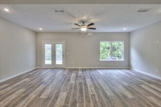 177 Creek Wood Rd in Manchester, TN - Building Photo - Building Photo