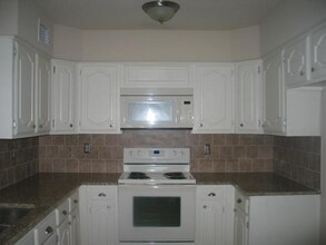 800 Elkhorn Path in Irving, TX - Building Photo - Building Photo