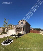 1000 King St in Aubrey, TX - Building Photo