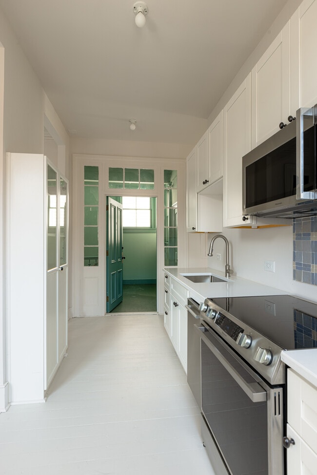 82 Wentworth St in Charleston, SC - Building Photo - Building Photo