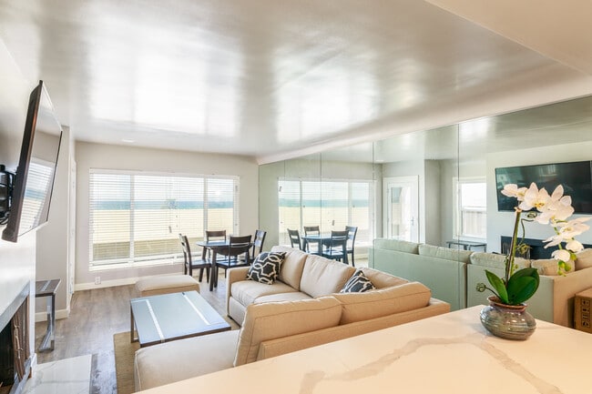 1836 THE STRAND, HERMOSA