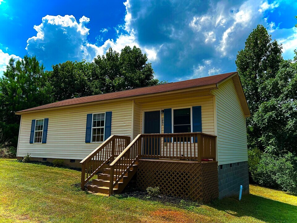 367 E Reedy Fork Rd in Seneca, SC - Building Photo