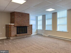 100 S Front St in Liverpool, PA - Foto de edificio - Building Photo