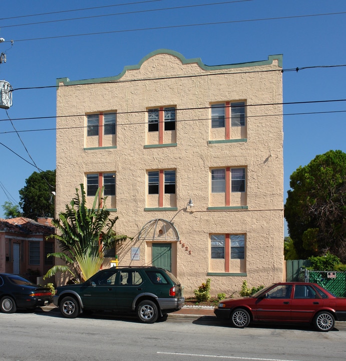 Nathalie Court Apartments in Miami, FL - Building Photo