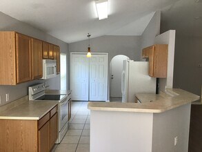 332 McKay Blvd in Sanford, FL - Foto de edificio - Building Photo