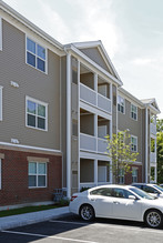 The Americana Wakefield in Wakefield, MA - Foto de edificio - Building Photo