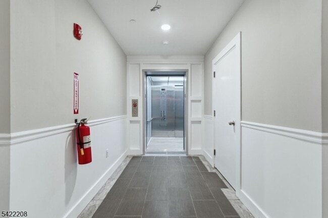 95 Shepherds Ln in Totowa, NJ - Building Photo - Building Photo