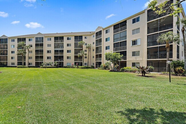 275 Palm Ave, Unit 203 in Jupiter, FL - Building Photo - Building Photo