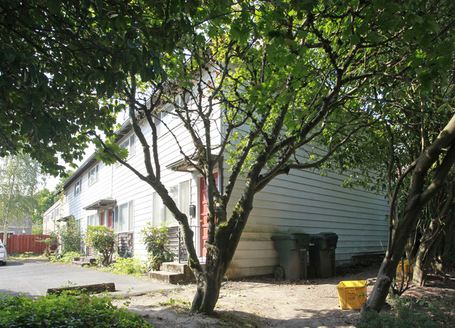 7805-7813 SE Milwaukie Ave in Portland, OR - Building Photo - Building Photo