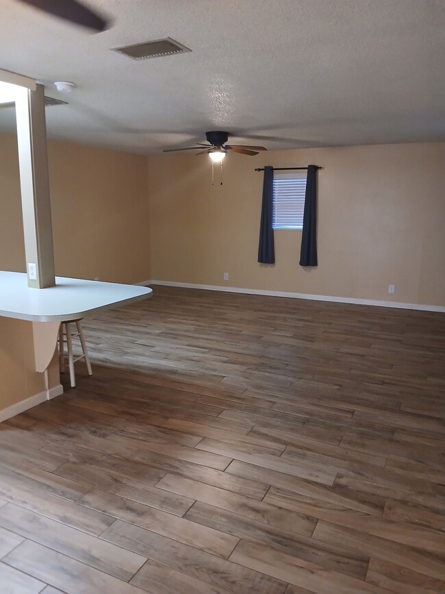 107 SW 10th St in Seminole, TX - Building Photo - Building Photo