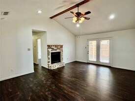 2812 Paisley St in Denton, TX - Building Photo