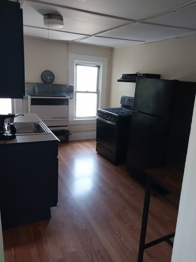 339 Fenn St, Unit 339 Fenn St  3th Floor in Pittsfield, MA - Building Photo - Building Photo