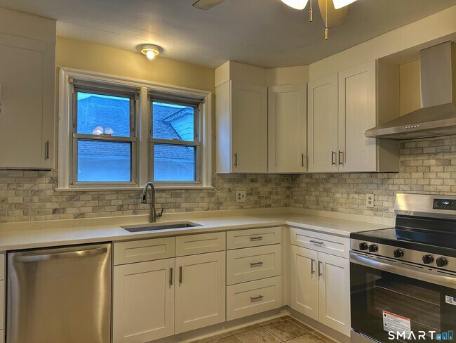 181 Fox St in Bridgeport, CT - Building Photo - Building Photo