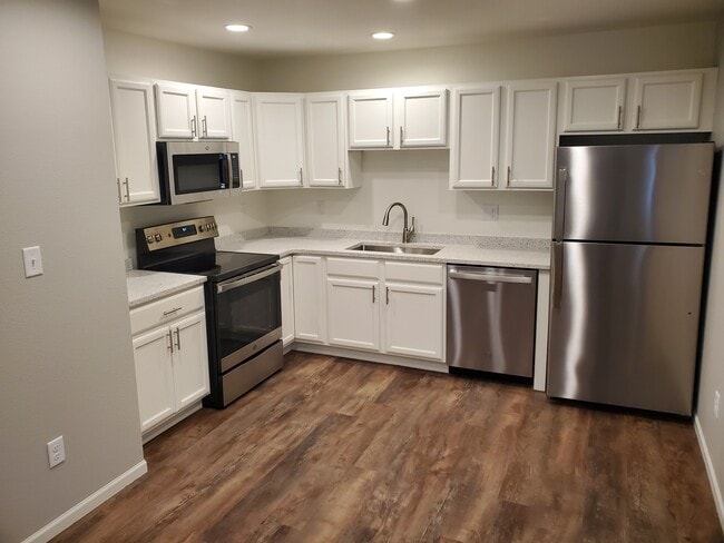 2322 College St in Cedar Falls, IA - Building Photo - Building Photo