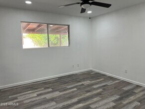 3842 W Country Gables Dr in Phoenix, AZ - Building Photo - Building Photo