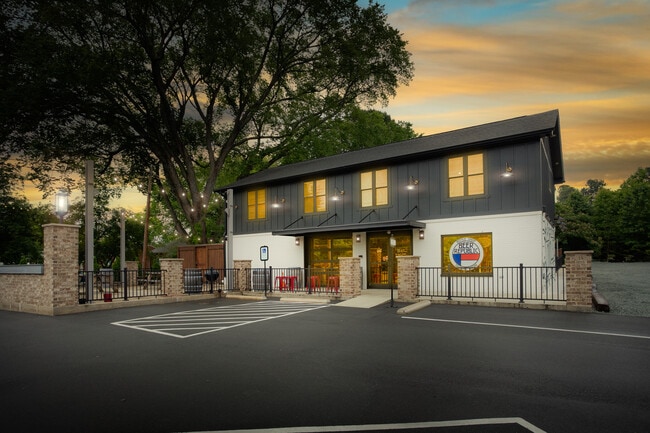 901 E Haggard Ave, Unit 901-A