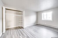 Lakeview Apartments photo'