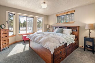 17885 Guelfi Rd in Bend, OR - Building Photo - Building Photo