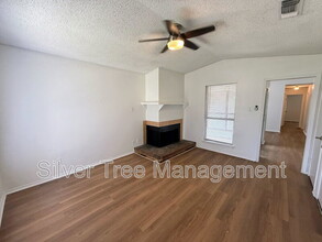 6845 S Creek Dr in Fort Worth, TX - Building Photo - Building Photo