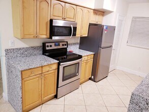 1031 N 16th Ct in Hollywood, FL - Foto de edificio - Building Photo