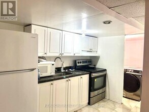 45 Dundalk Dr in Toronto, ON - Building Photo - Building Photo