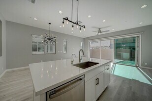 7439 E Conquistadores Dr in Scottsdale, AZ - Building Photo