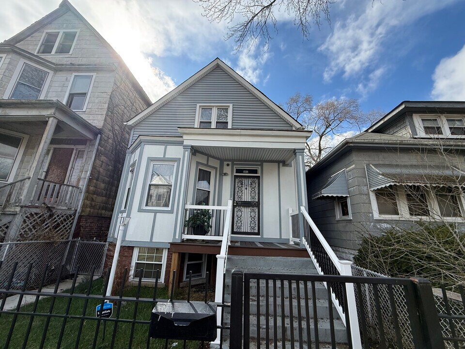 5942 S Justine St in Chicago, IL - Building Photo