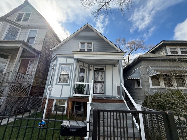 property at 5942 S Justine St