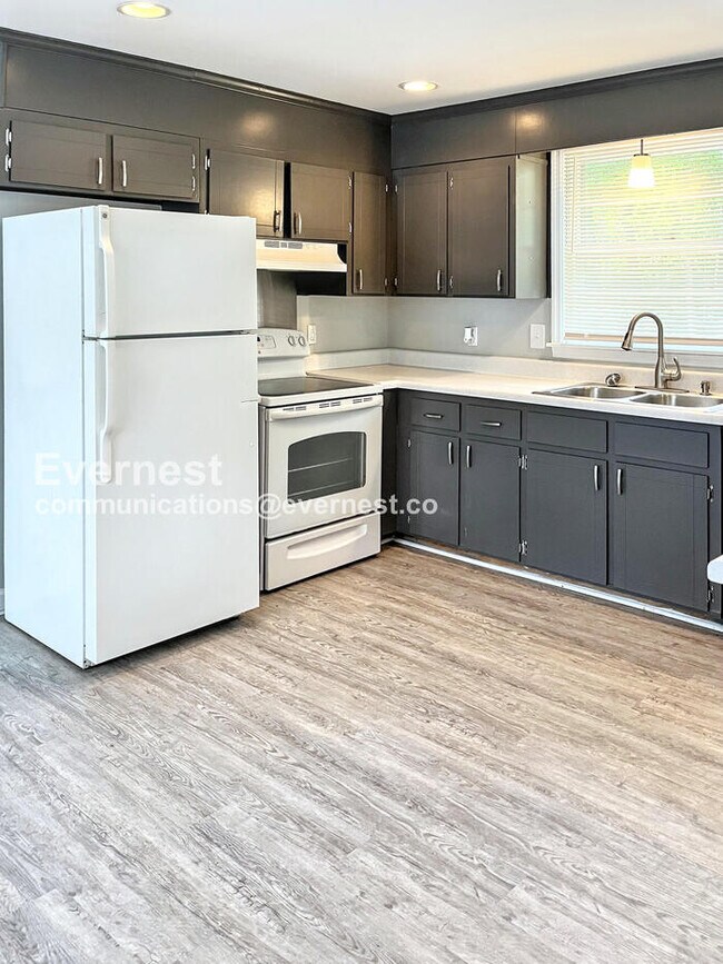 5019 Suter Dr in Nashville, TN - Foto de edificio - Building Photo