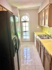 706 Voyager Dr photo'