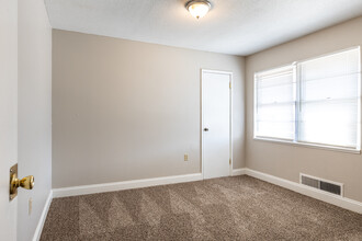 Timber Creek Apartments in Independence, MO - Building Photo - Interior Photo