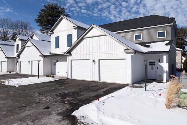 2370 Curry Rd in Schenectady, NY - Foto de edificio - Building Photo